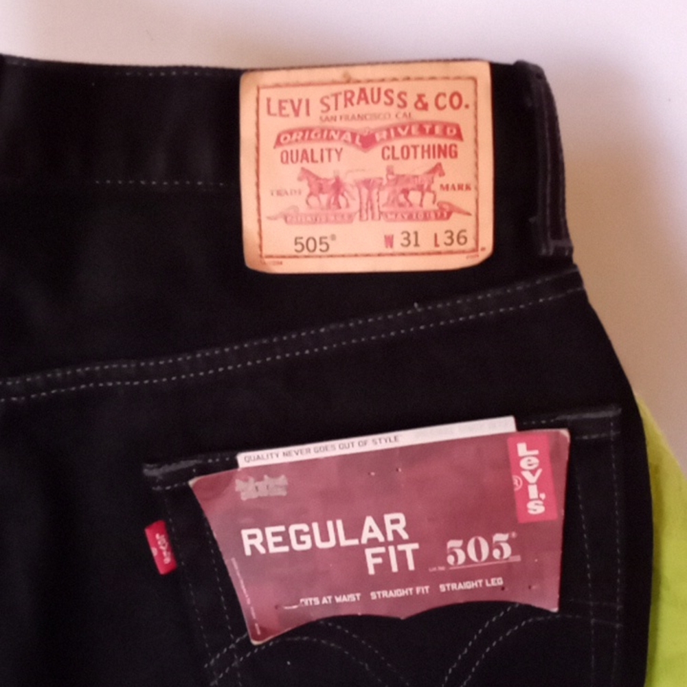 Levi jeans 505 regular fit  waist 31...length 36 (new)